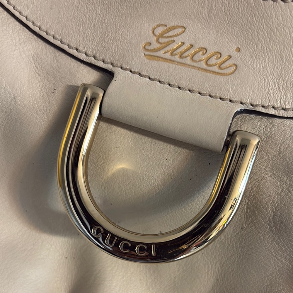 Gucci Cream Hobo Bag with Elegant D-Ring Accent - Picture 3 of 9